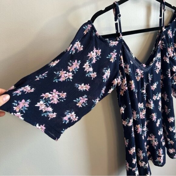 Floral Off Shoulder V Neck Top - Picture 4 of 11